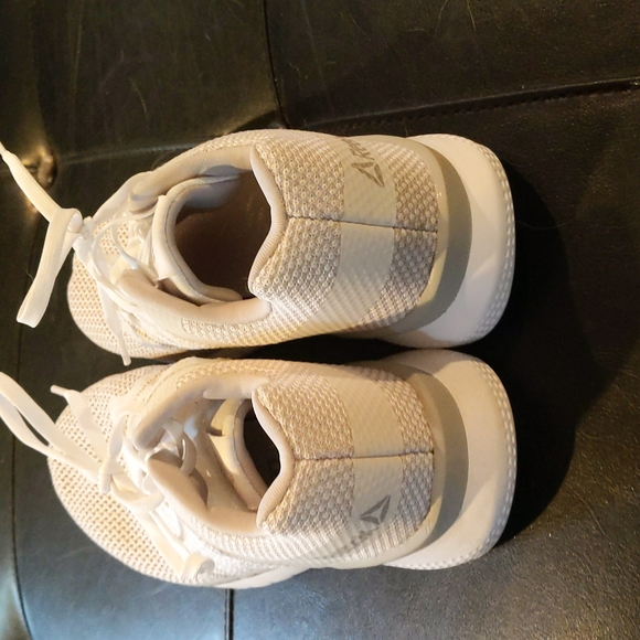 Shoes - Picture 4 of 5